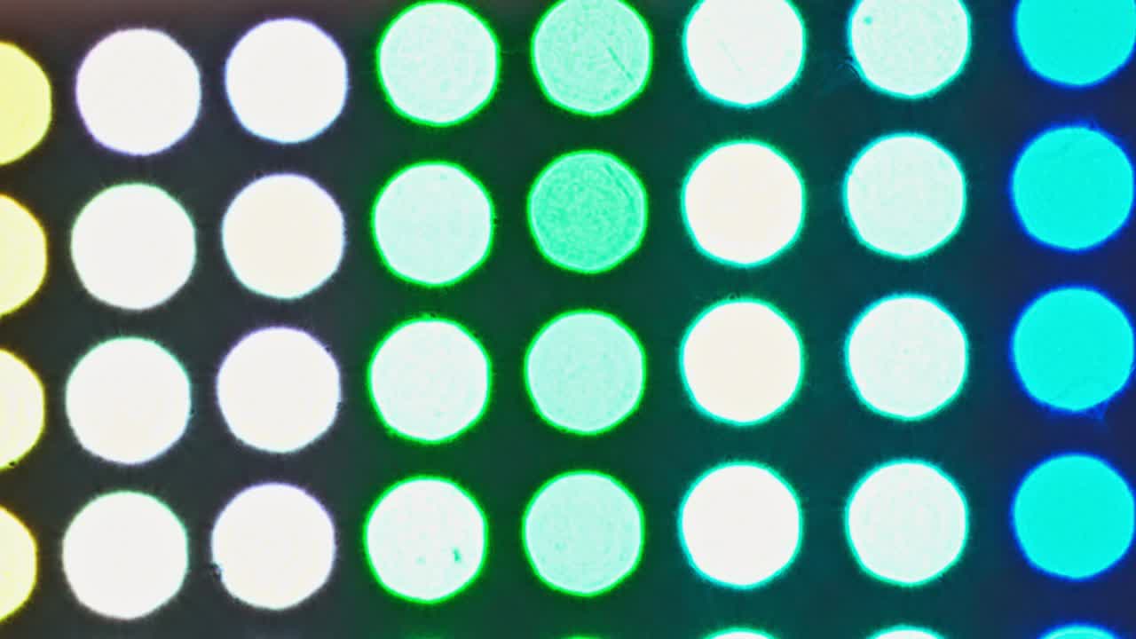 장식적인 박이는 불빛의 시각 다채로운 흐릿한 원 배경