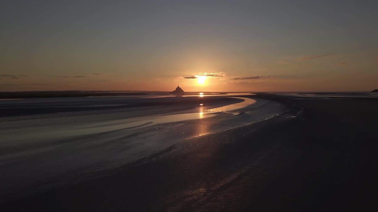mont saint michel abadía castillo medieval en normandía bretagne francia