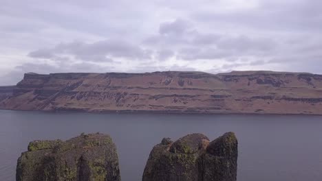 subidas aéreas sobre hermanas gemelas columnas de roca al río columbia más allá