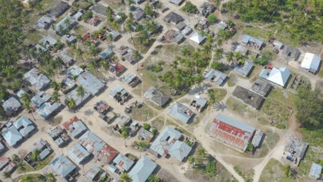 girando en la aldea de zanzíbar con un dron