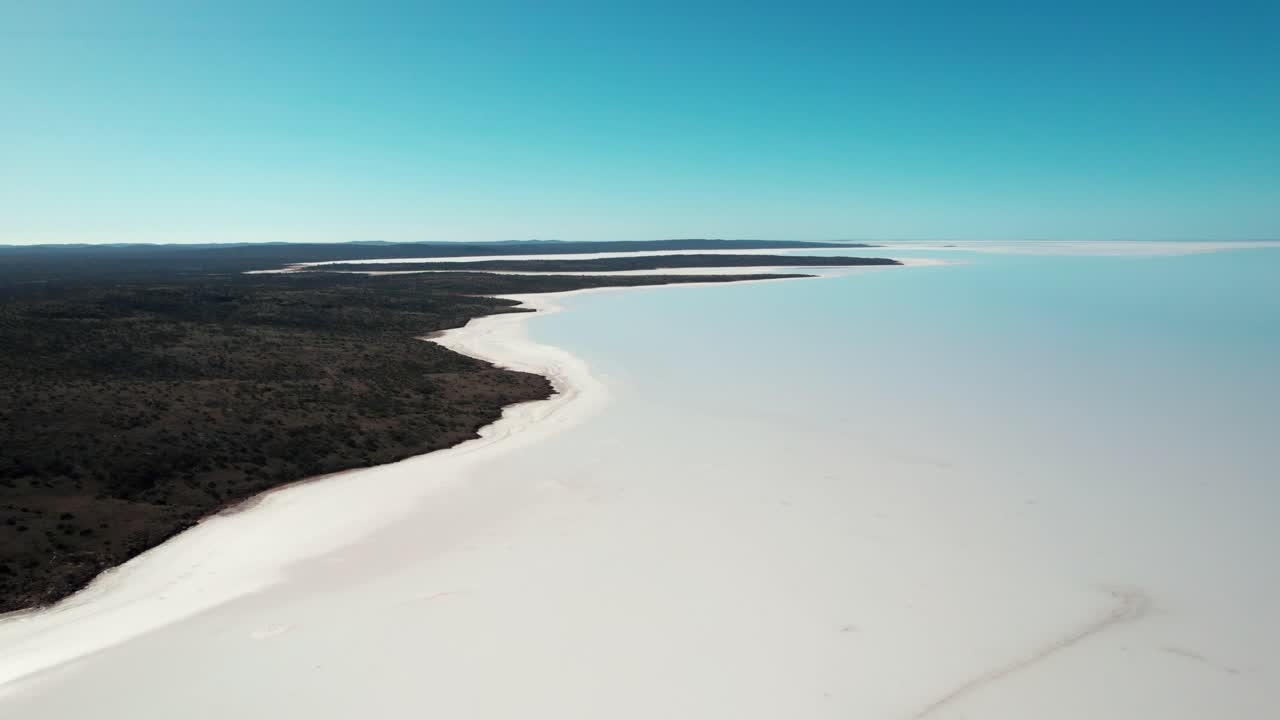 vista aérea del patrón natural del lago salado, idílico lago gairdner, sur de australia
