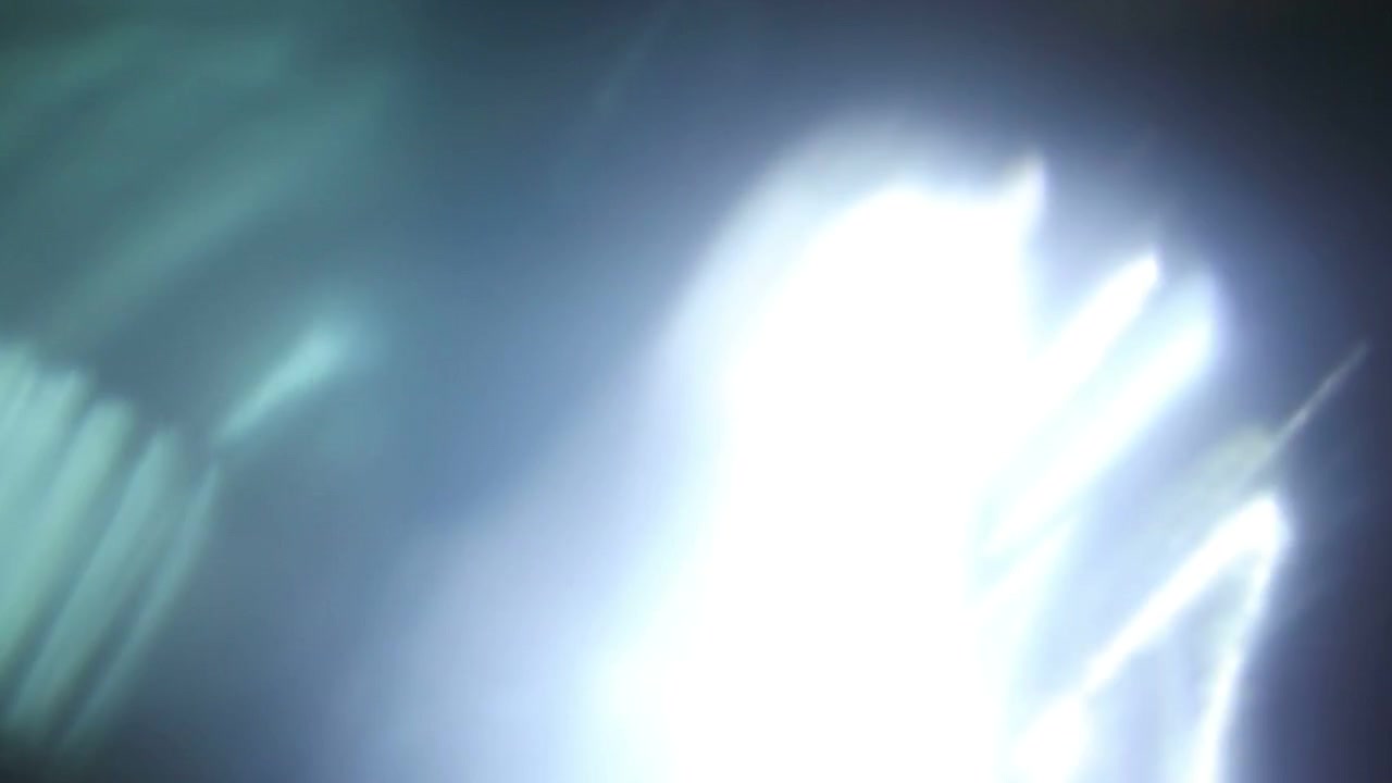 Perdite di luce astratte ed effetti luce lente su sfondo nero