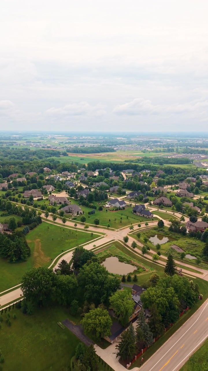 Vista aerea del quartiere di Plamann Park e del paesaggio circostante vicino ad Appleton, Wisconsin, Stati Uniti - scatto verticale