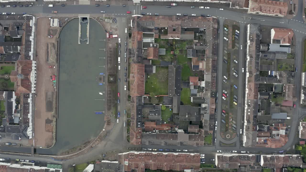 la ciudad balneario barroca bad karlshafen ubicada en el weser cerca de holzminden y höxter en el norte de hesse, alemania