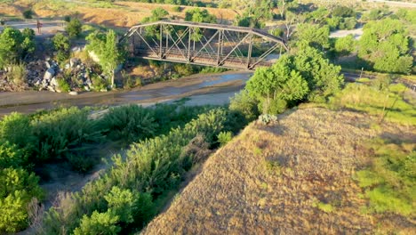 Iron-Horse-Trailhead-Bridge-In-Valencia,-Ca