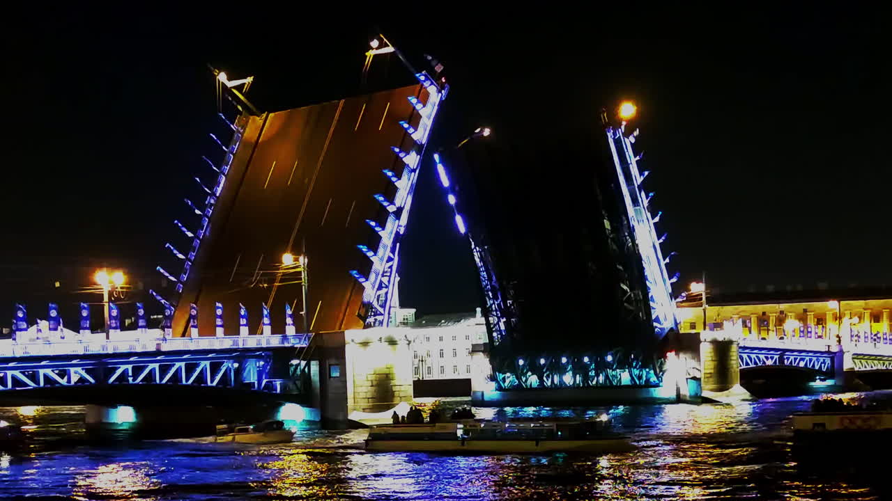 상트 페테르부르크 리프팅 브릿지의 밤 풍경