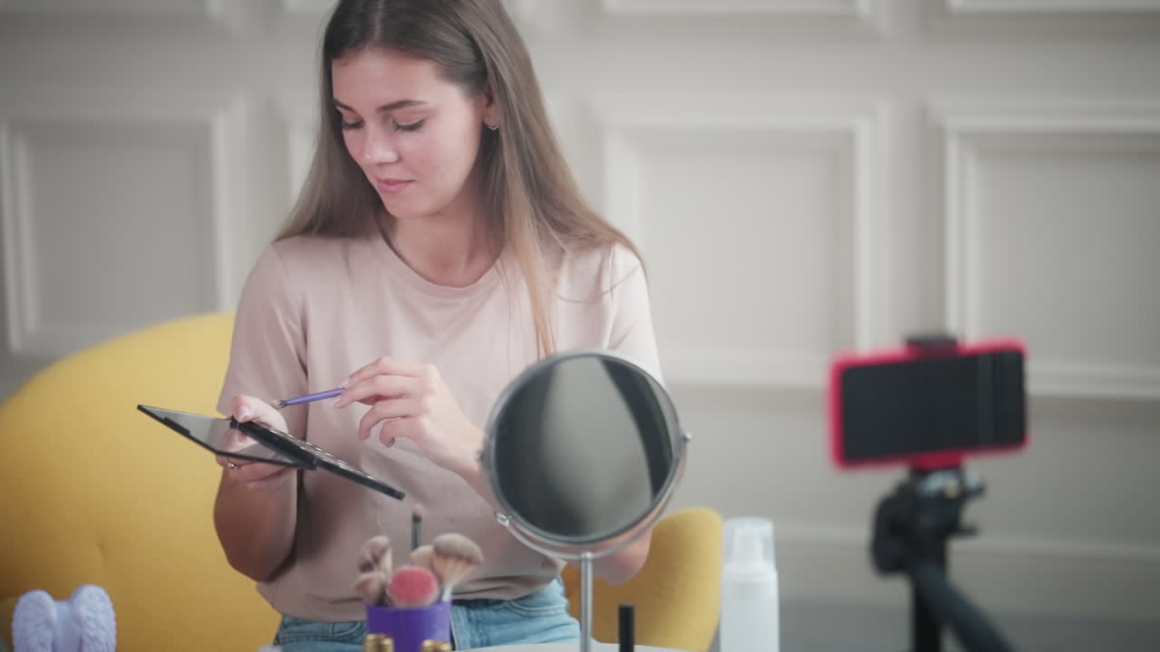 tutorial de maquillaje por una joven