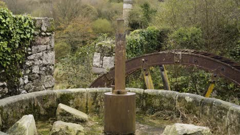 ruedas hidráulicas restauradas en la histórica cantera de arcilla china tregargus cerca de st stephen, cornualles, reino unido