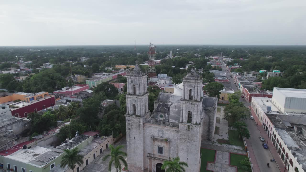 drone vista de la iglesia de san servacio