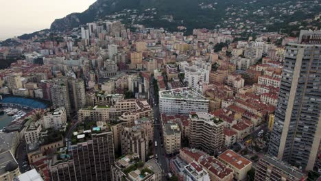 Gebäude-Und-Wolkenkratzer-Der-Stadt-Monaco-In-Der-Innenstadt-Von-Monaco,-Luftdrohnenansicht