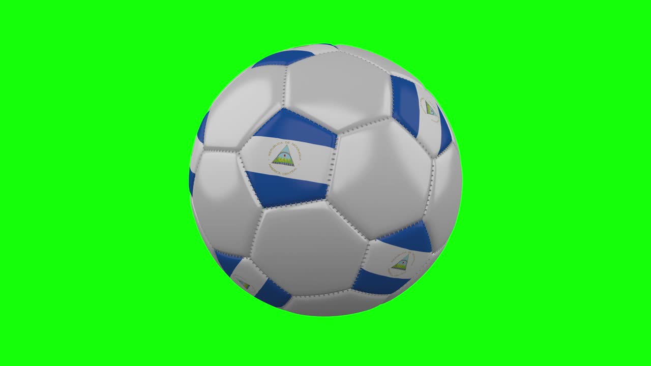pelota de fútbol con bandera de nicaragua en la llave de croma verde, bucle