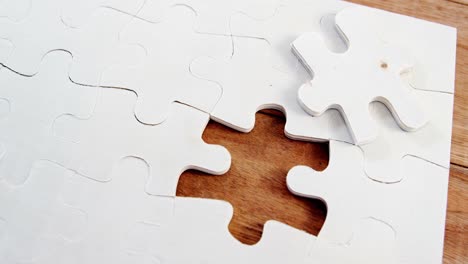 Puzzle-Mit-Einem-Teil-Separat