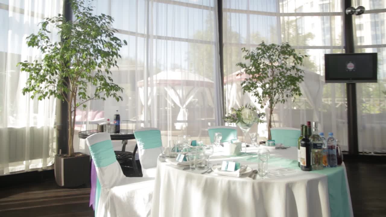 우아한 웨딩 리셉션 테이블 설정