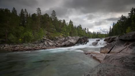 Norwegen-Zeitraffer-Stromschnellen-01