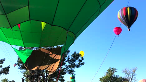 Hot-air-balloon-launch-close-up