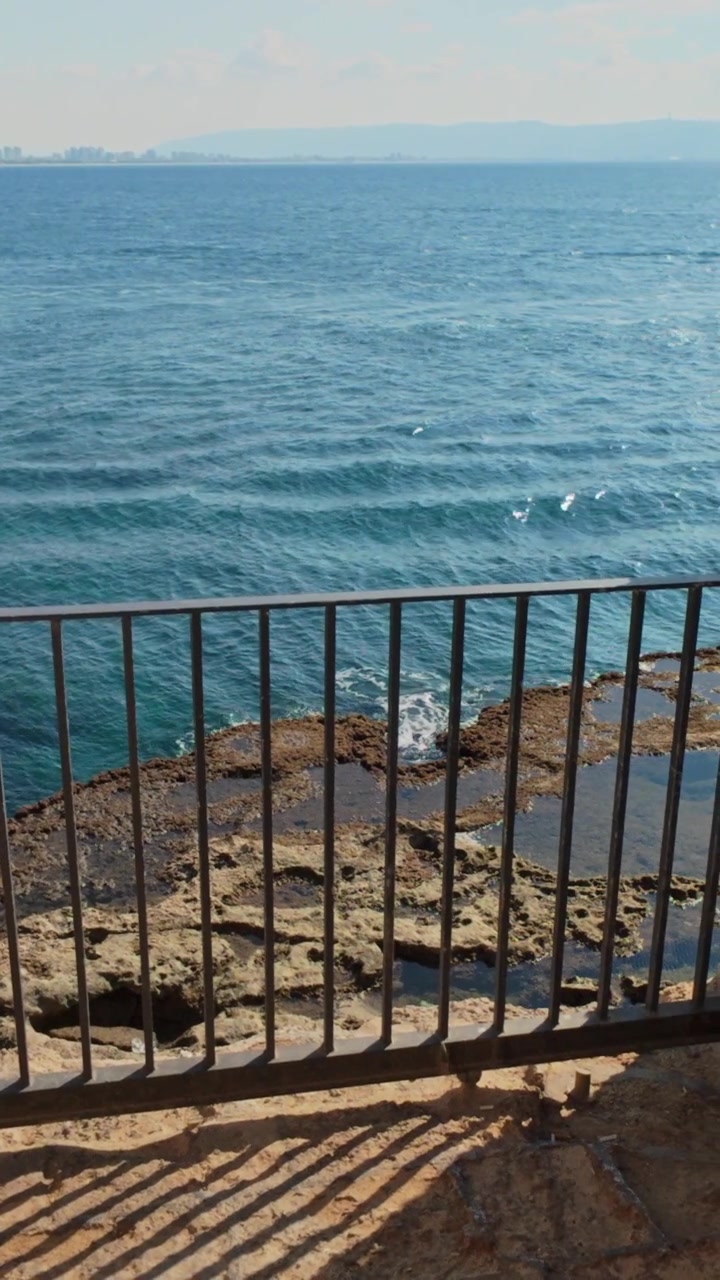 Akko kordonundan görülen Akdeniz'in sakin mavi suları