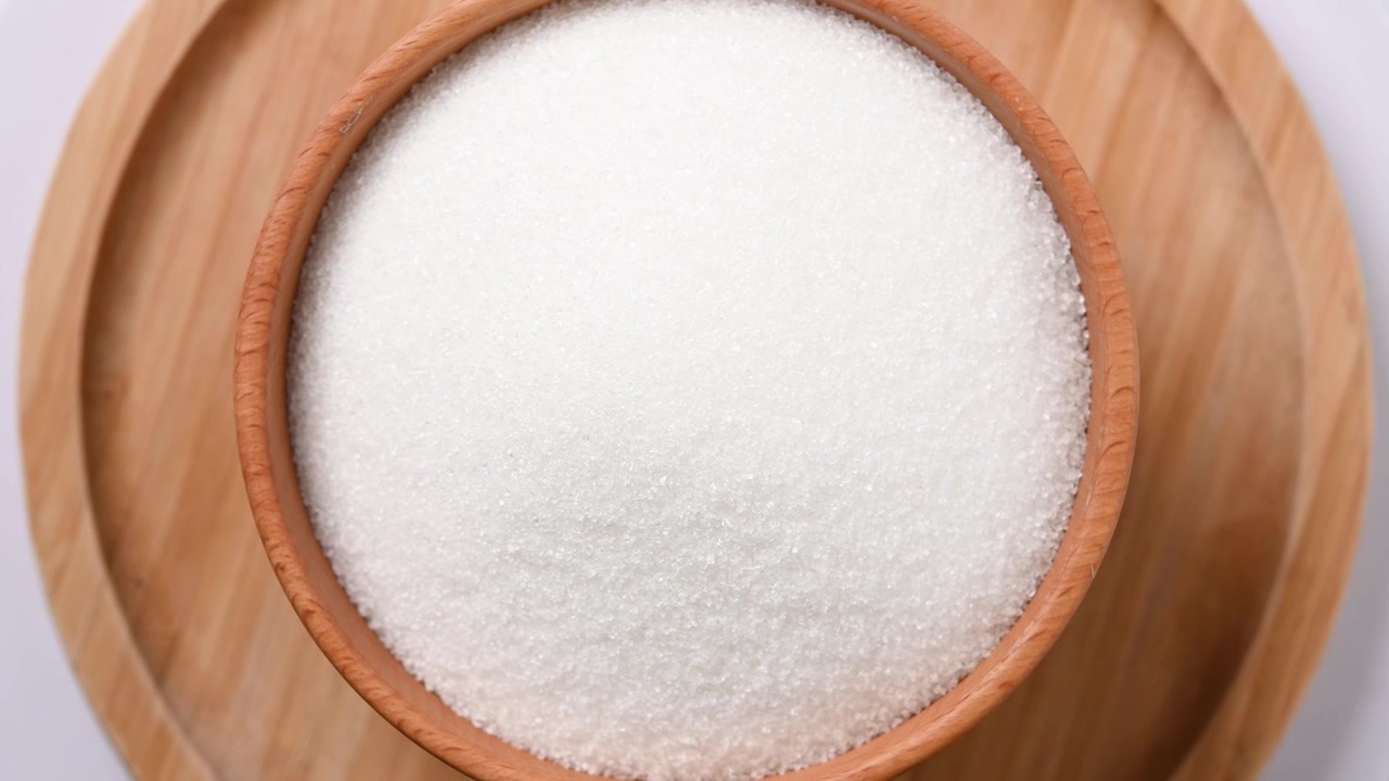 Ciotola di Legno con Zucchero Bianco