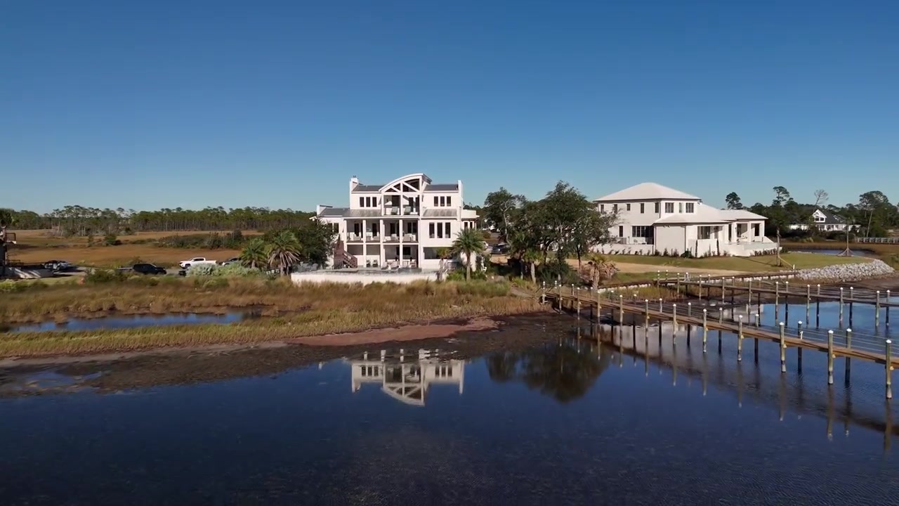 Casas em Goose Bayou, Cidade do Panamá, FL, EUA - Imagem de Drone