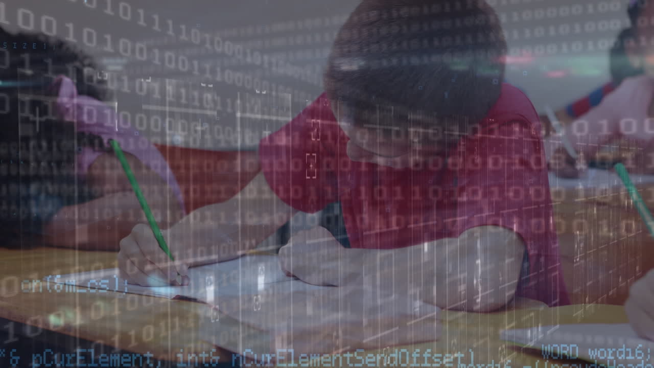 animación del procesamiento de datos sobre un niño caucásico escribiendo en un cuaderno en la escuela