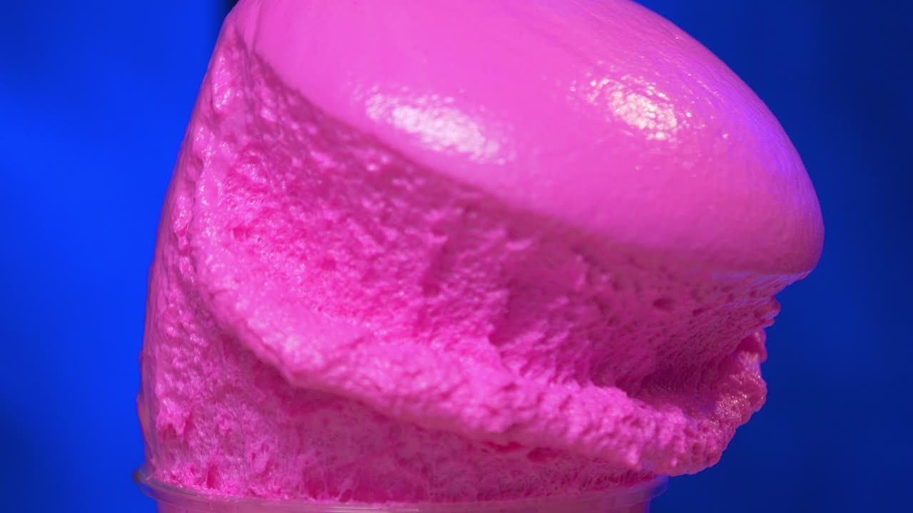 핑크 휘프 크림 디저트