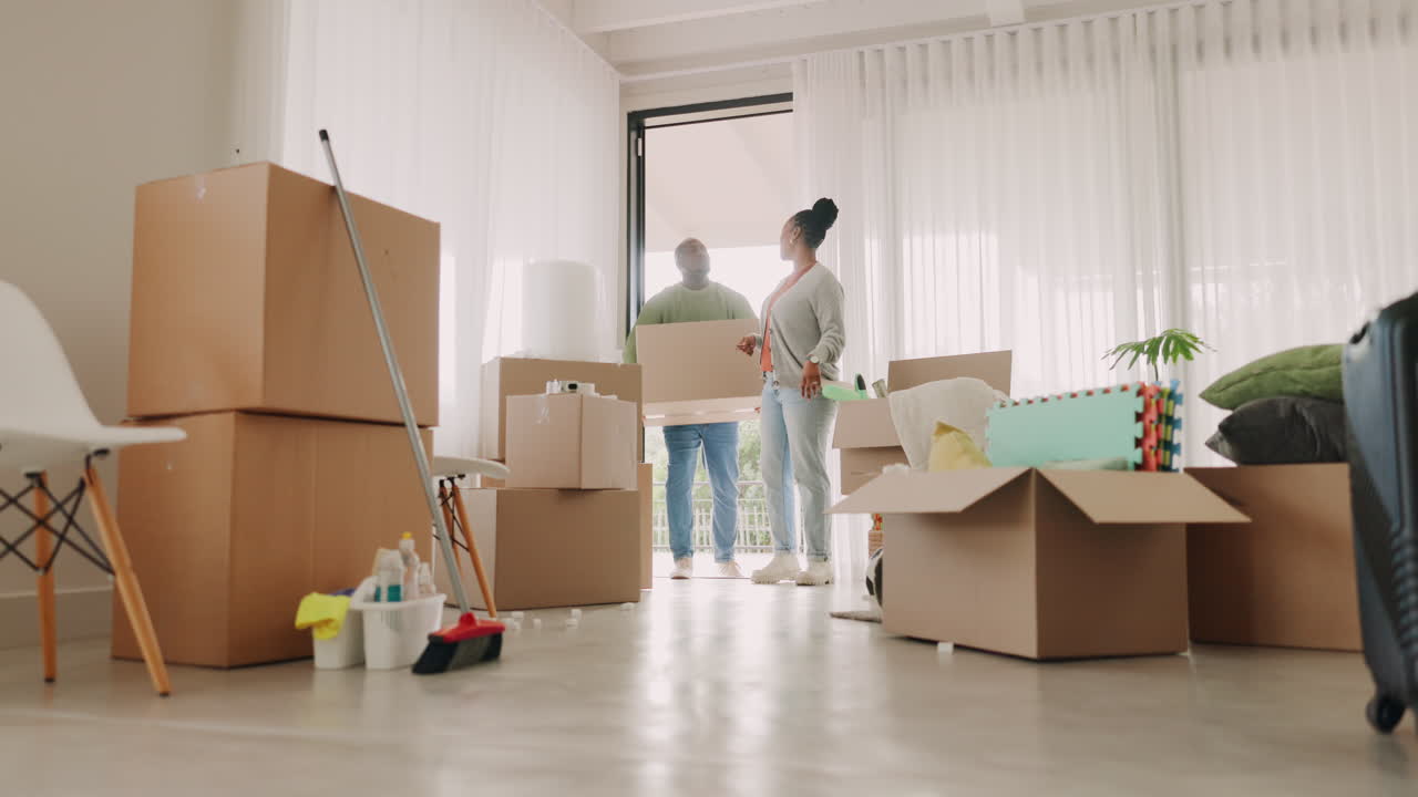 아버지, 어머니 또는 아이들이 새로운 집에 도망치는