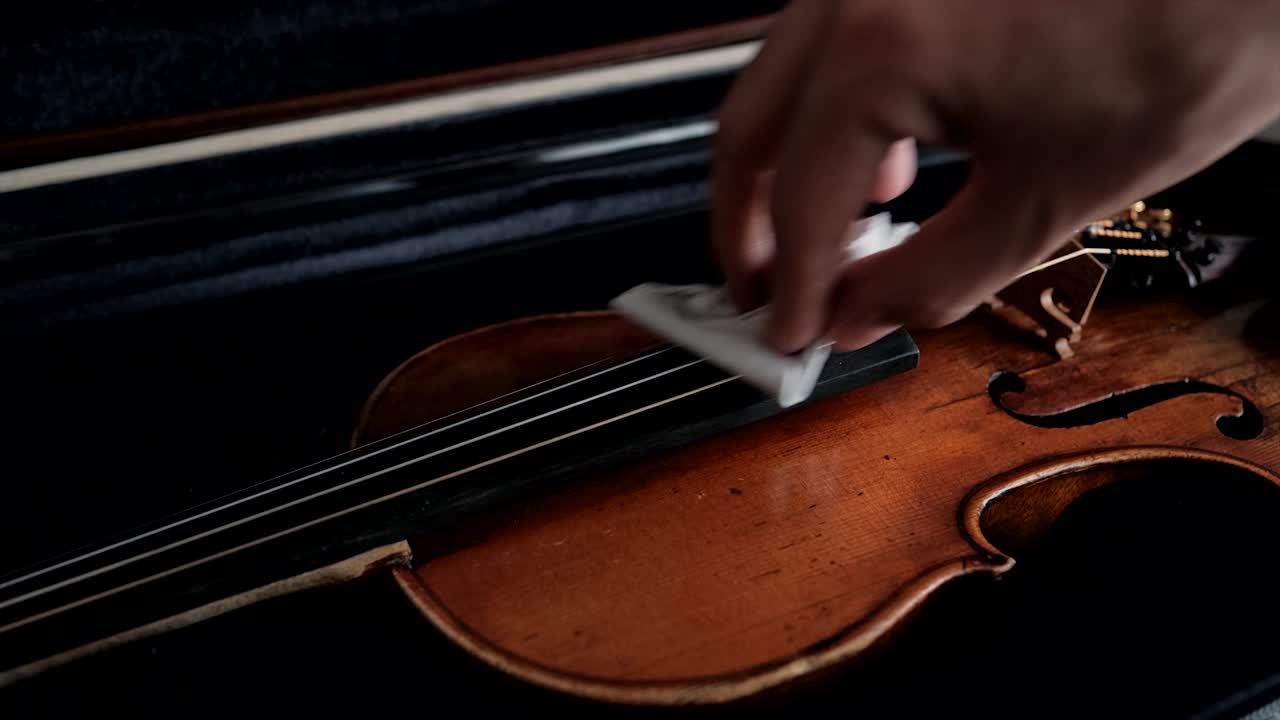 cleaning violin strings