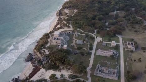 Una-Antena-Sobre-Las-Ruinas-De-La-Región-De-Tulum-México-Yucatán-1