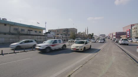 la hermosa mezquita jalil khayat se puede ver en la distancia en erbil, iraq