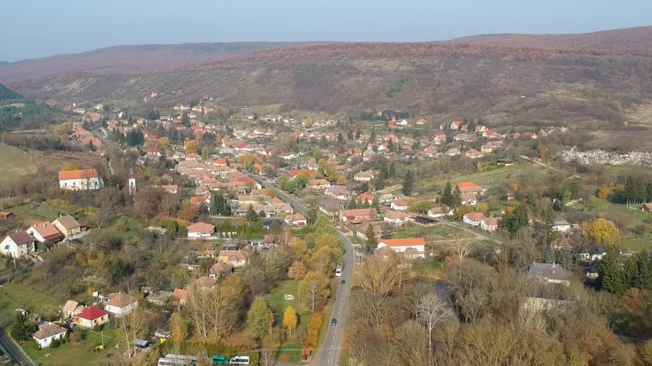 el pueblo de alsópetény en el condado de nógrád, hungría, europa