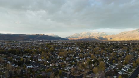 heber, utah - vista aérea al amanecer durante el otoño