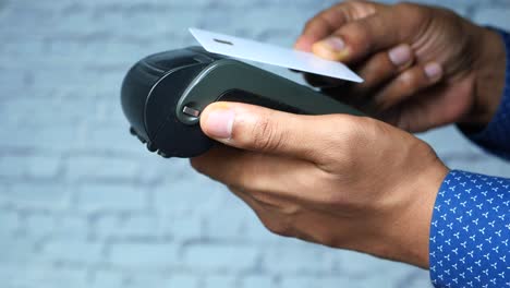 person using a pos terminal to process a credit card payment