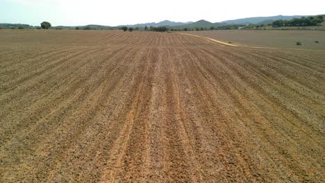 imagen aérea de un campo desierto seco en europa españa