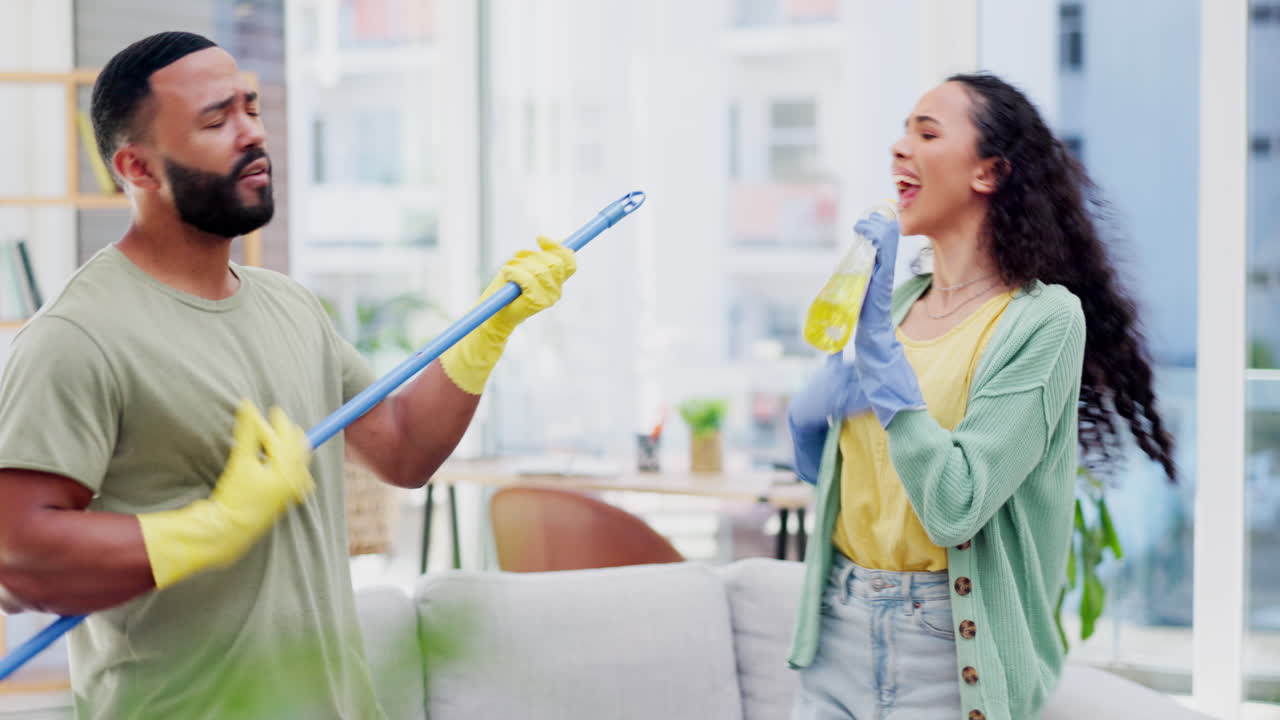 청소, 음악 및 노래와 함께 부부 생활