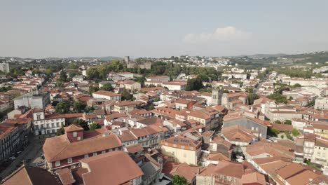 Guimaraes-Portuguesa-Pintoresca-Ciudad-Vista-Aérea-Drone-Tiro-De-Pueblo-Europeo