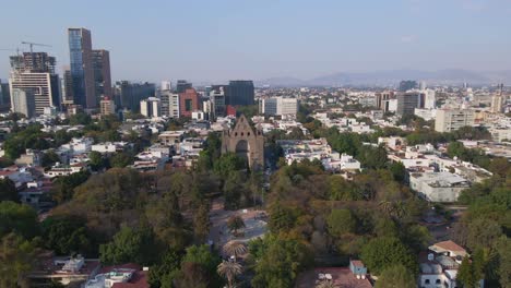 Vista-Aérea-De-La-Histórica-Iglesia-De-San-Agustín,-Polanco-Mexico