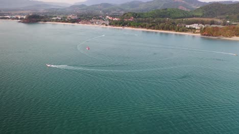 Parasailing-Während-Auf-Der-Insel-Langkawi,-Malaysia