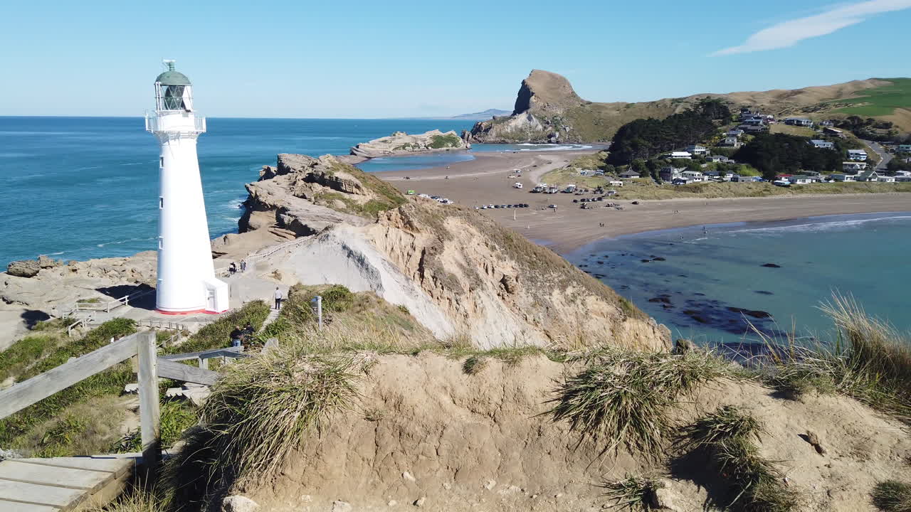 뉴질랜드 와이라라파의 캐슬포인트 등대에서 바라본 화창한 날