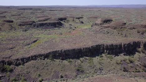 ice age floods scoured the channeled scablands in central washington