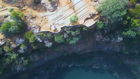 las cascadas rajdari y devdari se encuentran en el santuario de vida silvestre chandraprabha