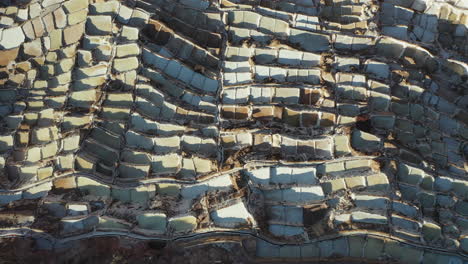 Nahflug-über-Salinas-De-Maras-Peru-Salzsee-Heiliges-Tal-Cuzco-Ende-Des-Tages