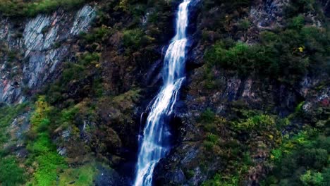 Video-Aéreo-De-4k-60-Fps-Moviéndose-A-Través-Del-Cañón-Keystone,-En-El-Camino-A-Valdez,-Alaska