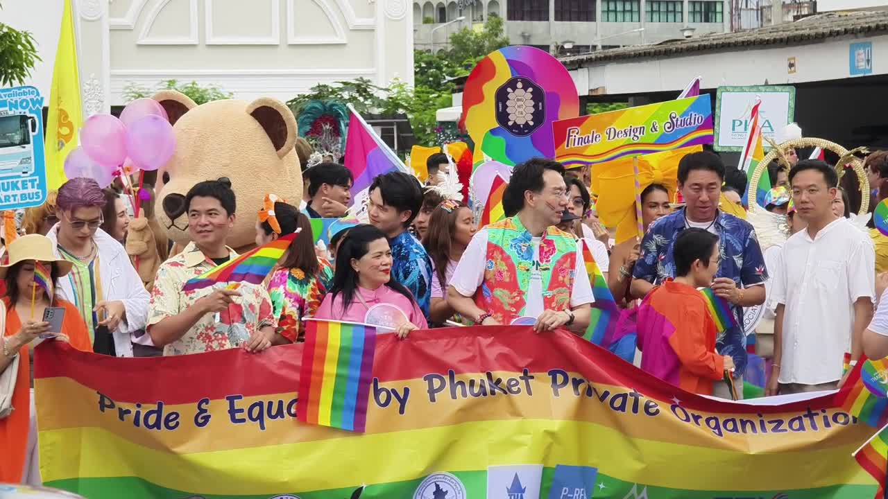 푸켓의 lgbtq 프라이드 퍼레이드