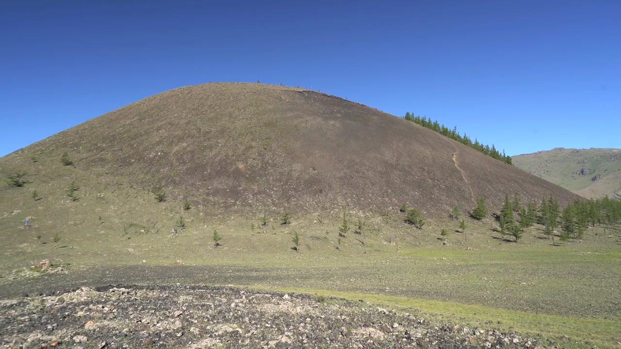 Vulkanische Schlackenkegel-Landschaft in der Mongolei