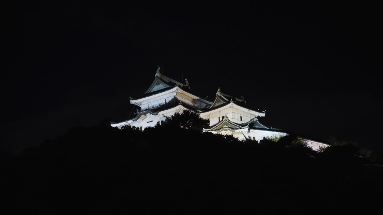 Wakayama City Castle at Night, Tilt Establishing Shot