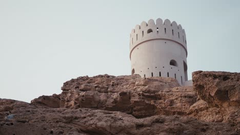 sur fort, una joya histórica en el paisaje de omán