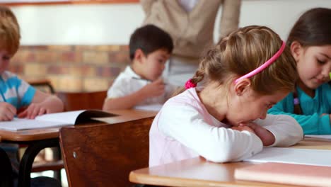 Schoolchildren-colouring-in-books-in-classroom