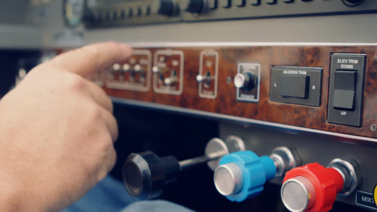 piloto listo para iniciar la aeronave 4k