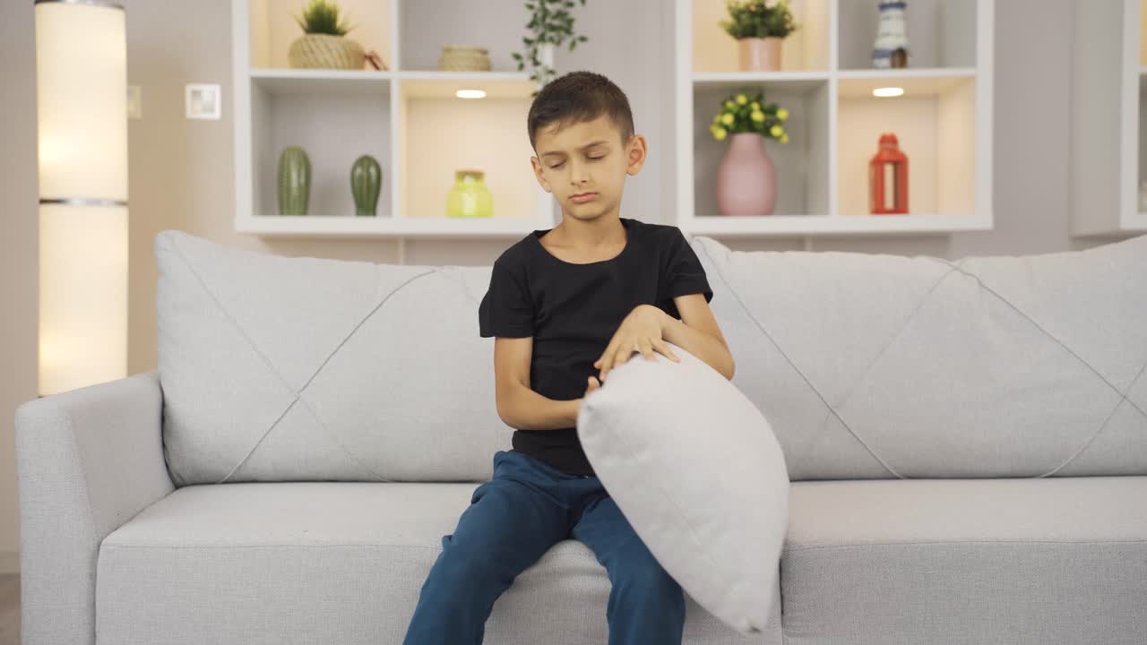 감정적 변화 문제를 가진 소년.