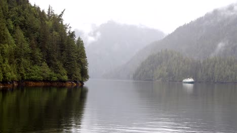 Fiordos-Brumosos-De-Alaska,-Bahía-Rudyerd