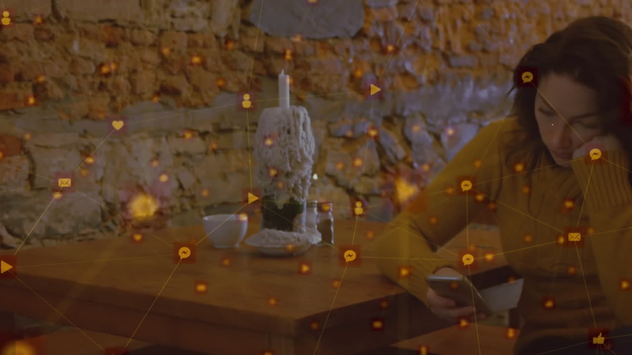 레스토랑에서 스마트폰을 사용하는 백인 여성에 대한 프로필 아이콘 네트워크